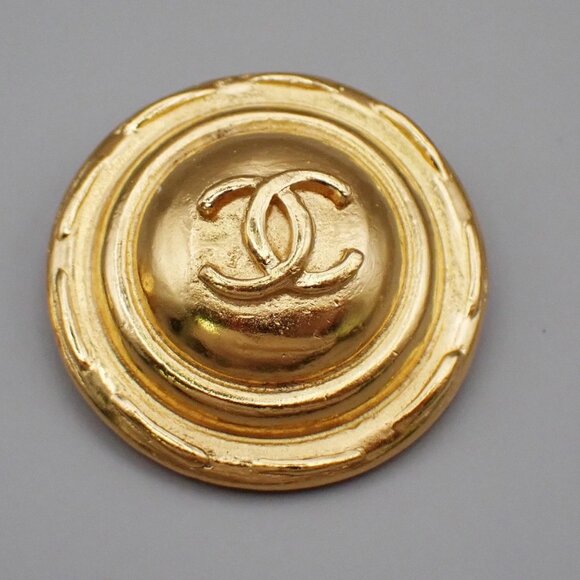CHANEL CC Logo Round Button Earrings Clip-On Gold France - Picture 10 of 10